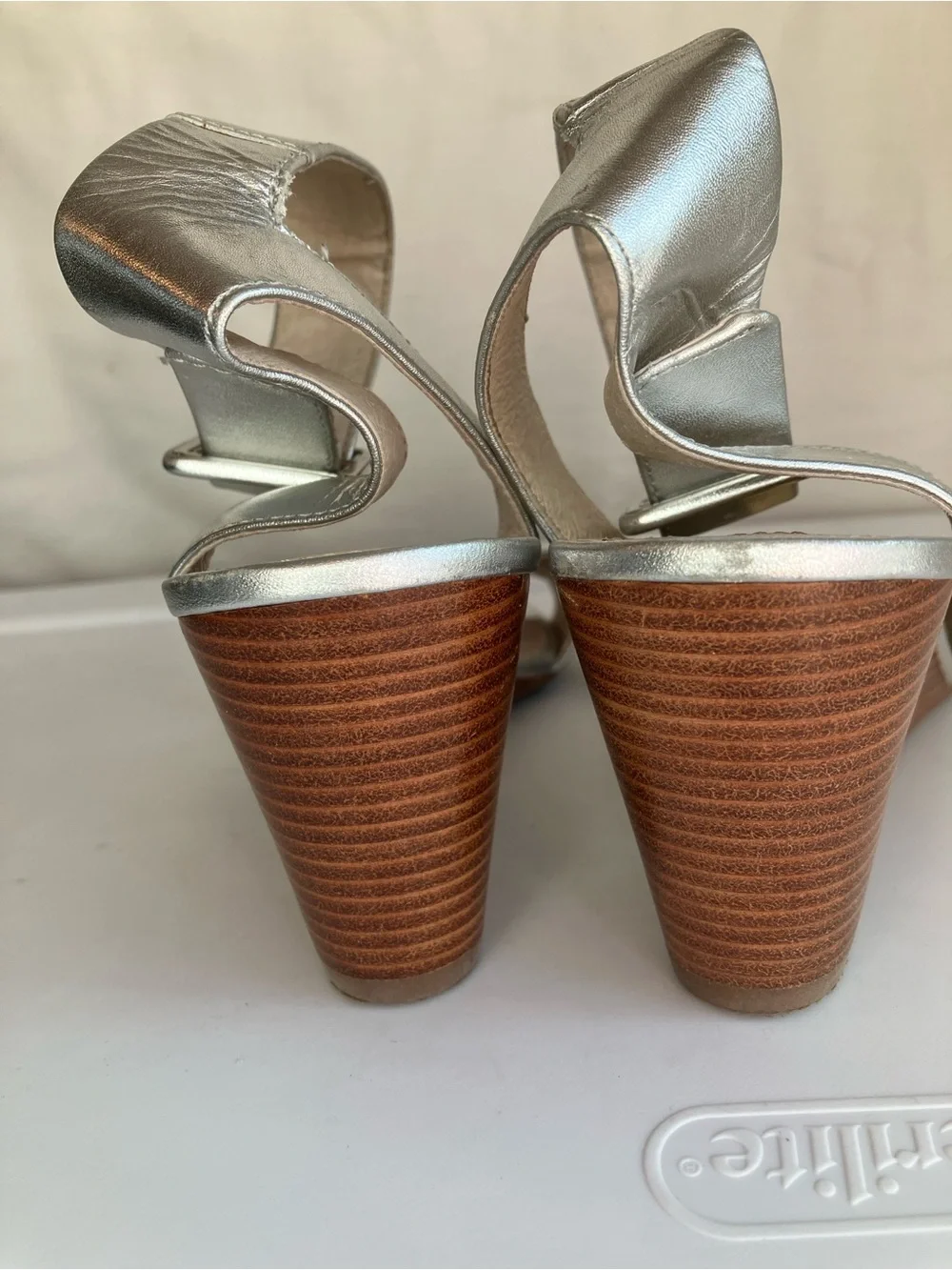 Louise et Cie Punya Wedge Sandals silver metallic leather wood heel size 9
